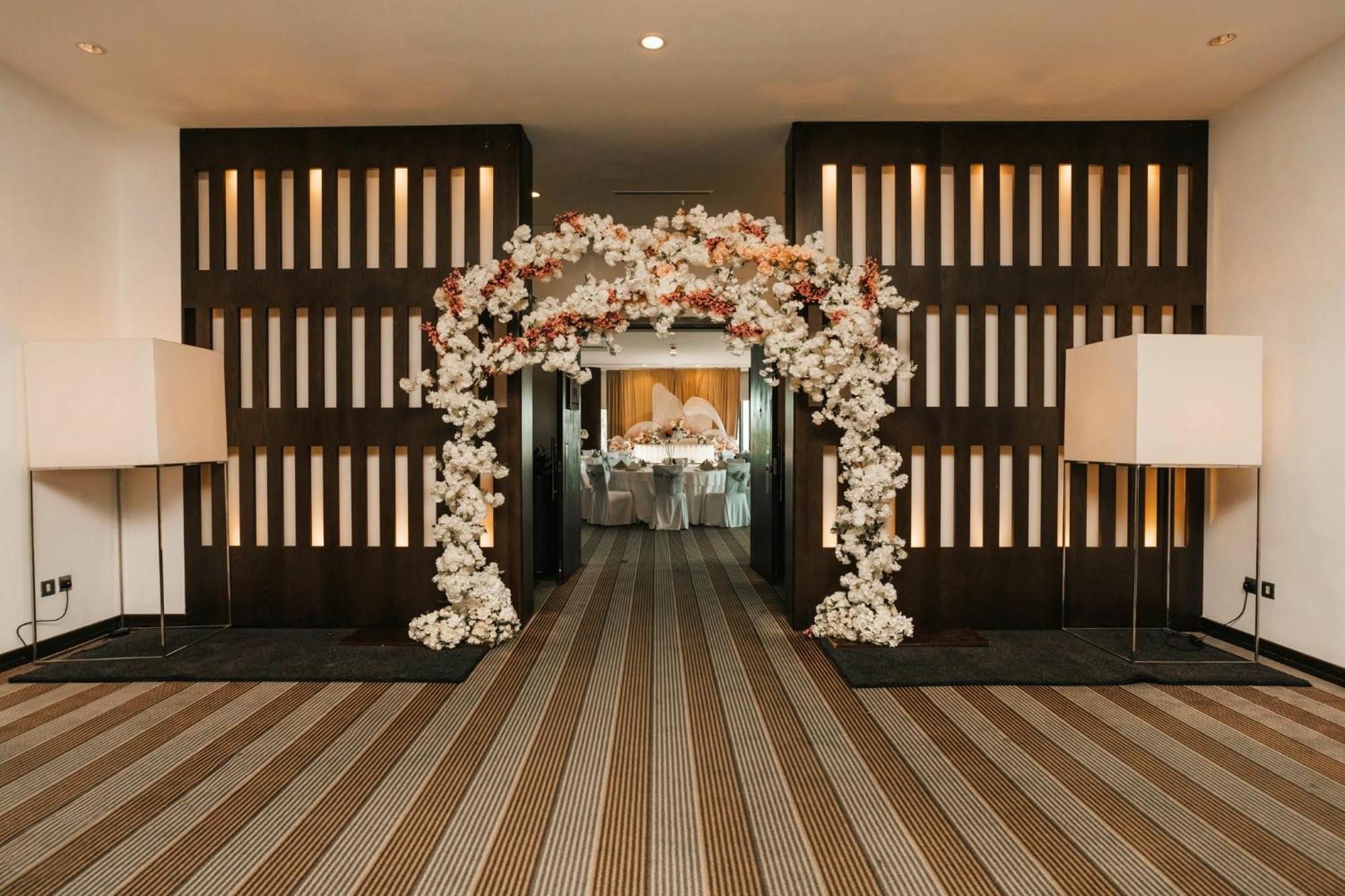 Hotel By Ihg