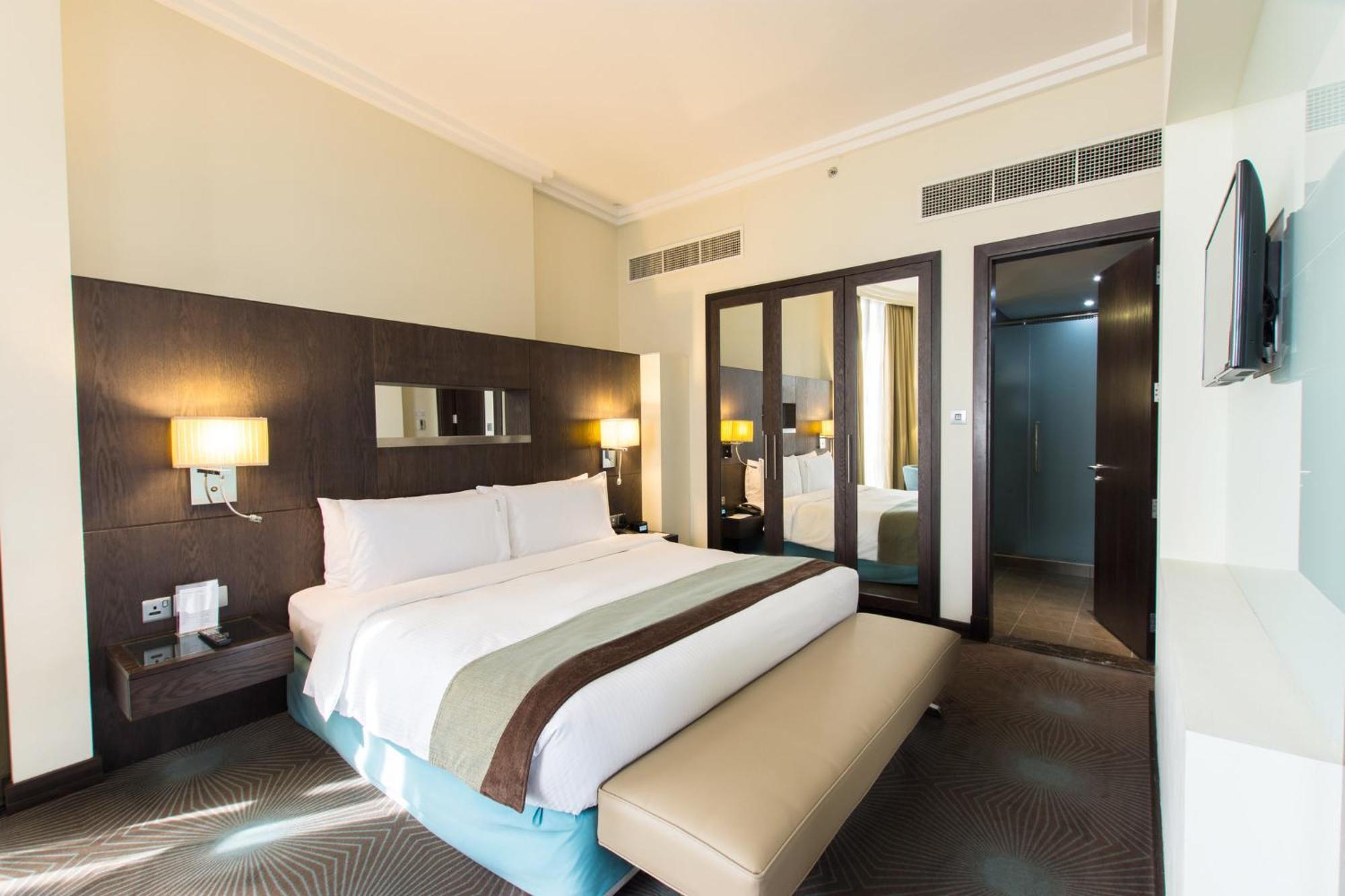 By Ihg 4*