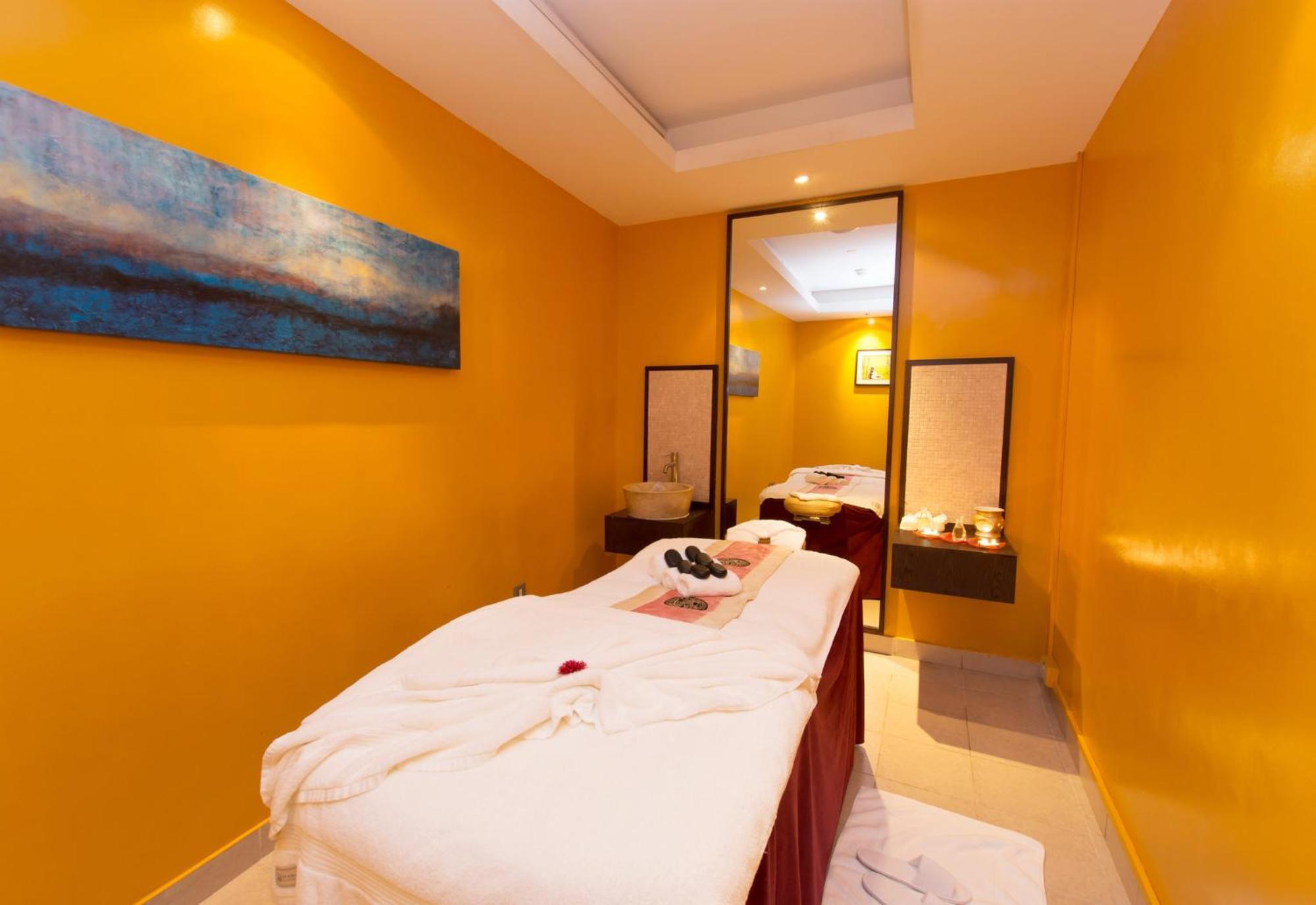 By Ihg