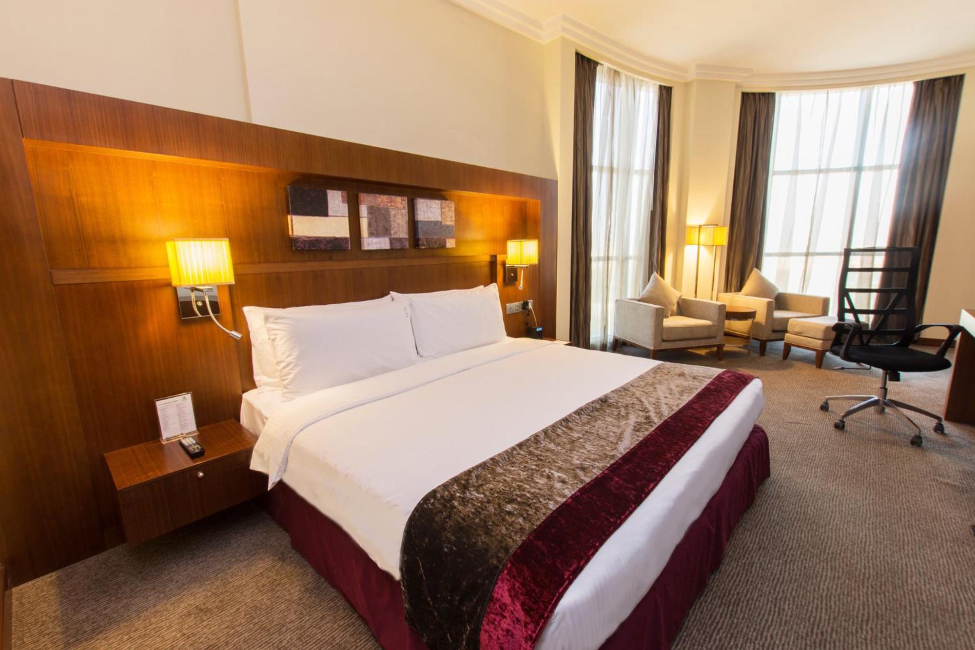 By Ihg 4*